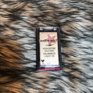 Wet n wild highlighting gold bar in shade Holly Gold